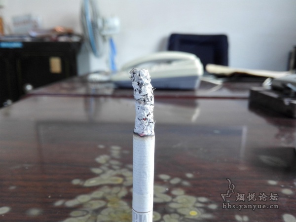 越南(硬白金)万宝路完税版品鉴:综合品质高于越南硬红