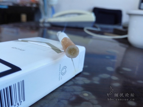 好抽非洲烟:埃塞俄比亚斯亚贝巴免税硬包白金色万宝路品评