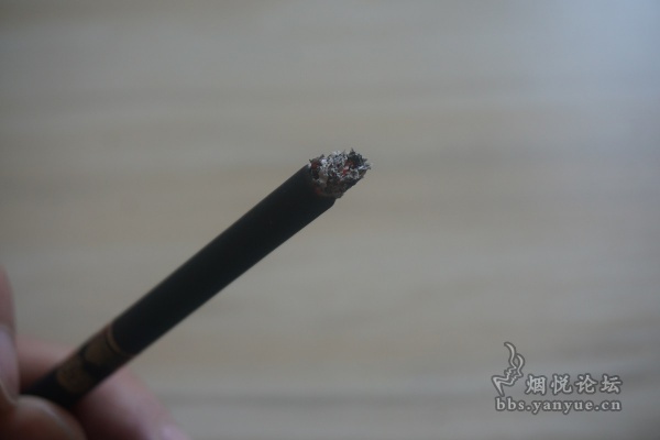 云烟(黑金印象)品鉴:颠覆传统 设计惊艳 爆珠加强烟香