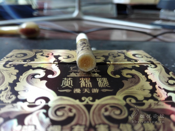 【口感品鉴】硬盒宽版黄鹤楼漫天游好抽吗?烟气流畅度一般,香气教弱