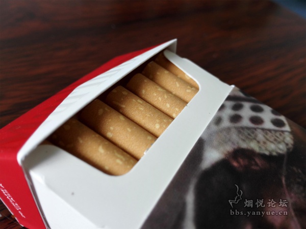 自产自销塞内加尔万宝路(硬红)品评:吸食顺畅 味道细腻 香气均匀