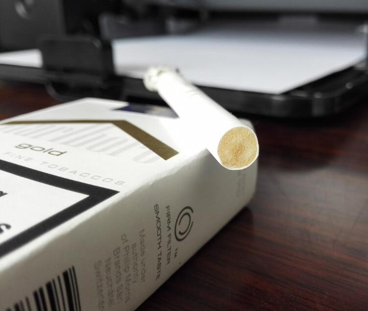 塞尔维亚生产(CN码)的软白金万宝路品鉴:吸食过程自然协调 气味纯净无呛痒和灼热感
