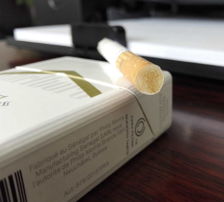 完税版几内亚万宝路(硬白金)品鉴:烟气硬朗和浓烈 满足感均匀平稳