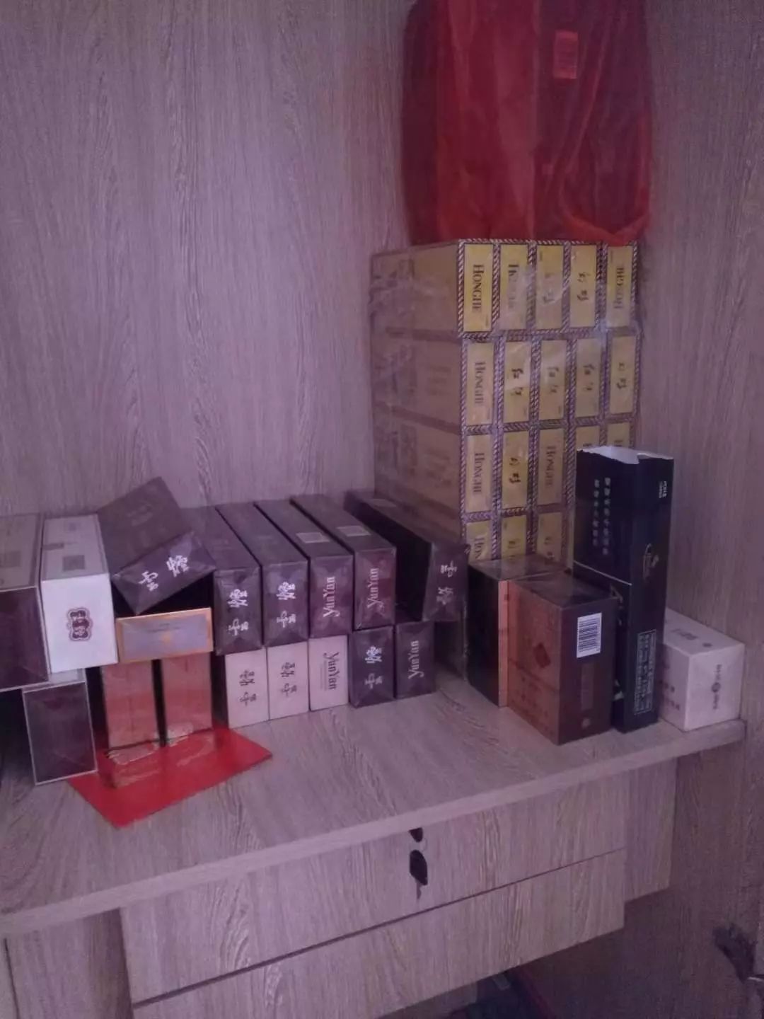 弥勒一夫妇非法买卖烟草1552条被抓!涉案26万余元